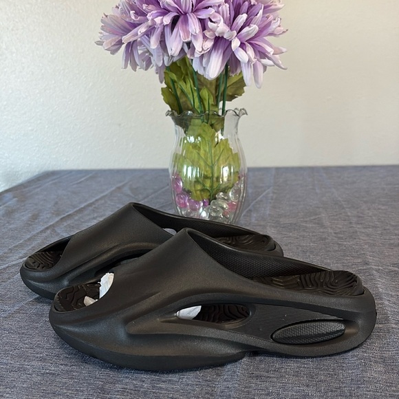 PrettyLittleThing Shoes - PrettyLittleThing Black Cutout Rubber Ribbed Sole Sliders Size 5